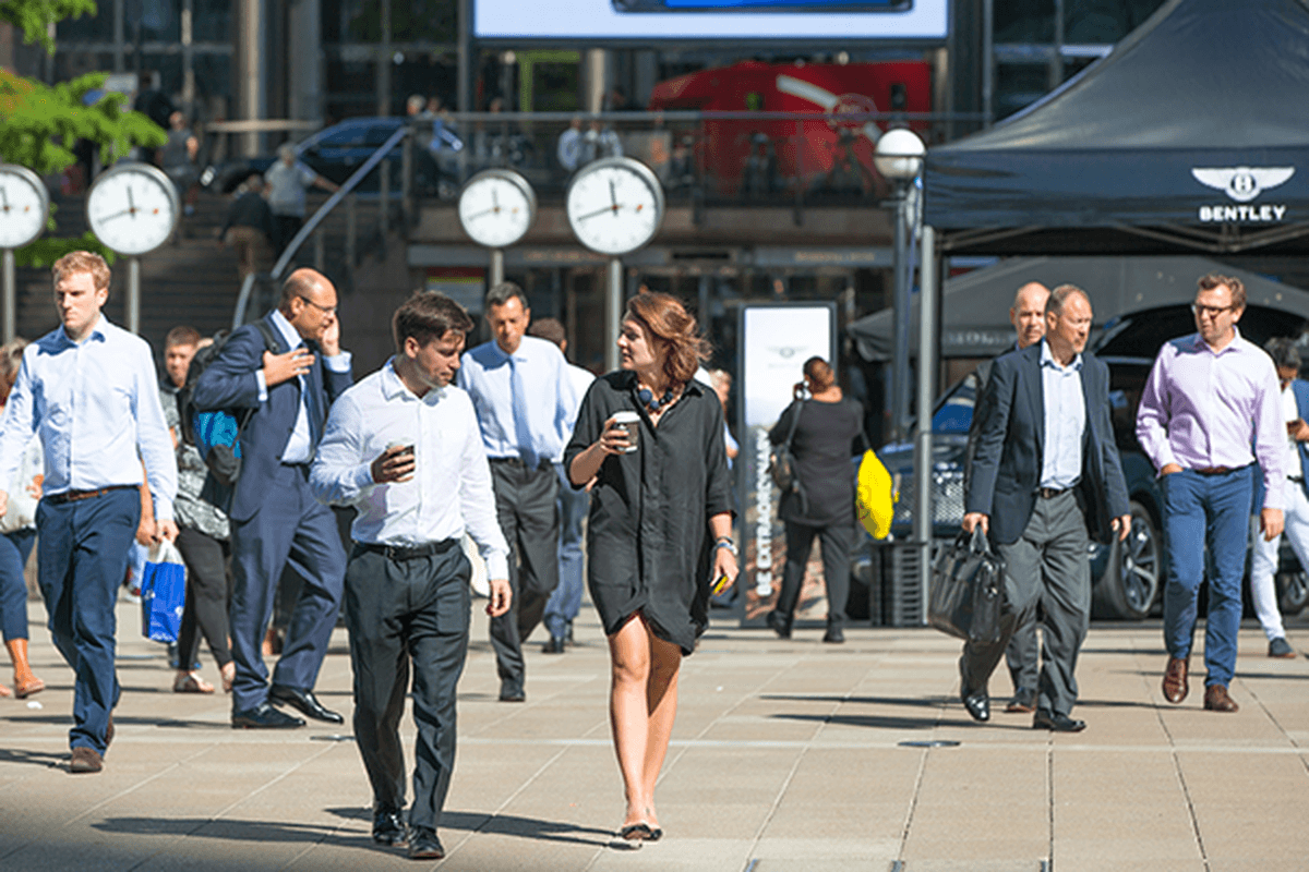 Image of a group of business people going to work for Eurofound's report 'Does employment status matter for job quality?'